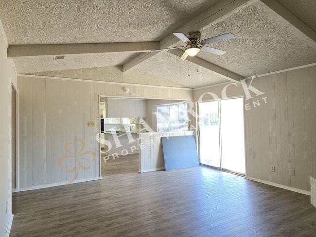 Building Photo - 3/2 Hewitt Home