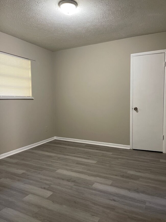 Building Photo - Duplex in Douglasville