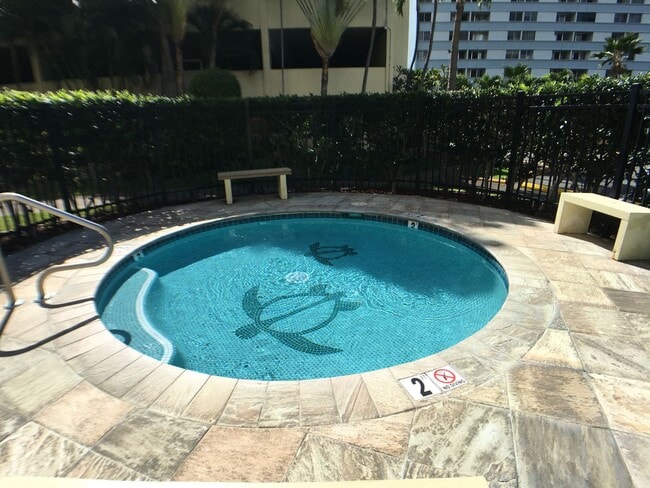 Building Photo - $2600, 2BR/2BA Salt Lake (Honolulu) -with A/C, 1 assigned parking