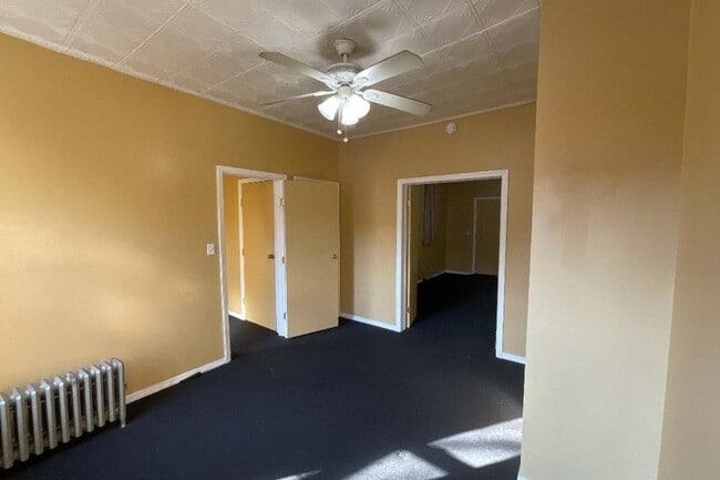 Building Photo - 2001 Bergen St