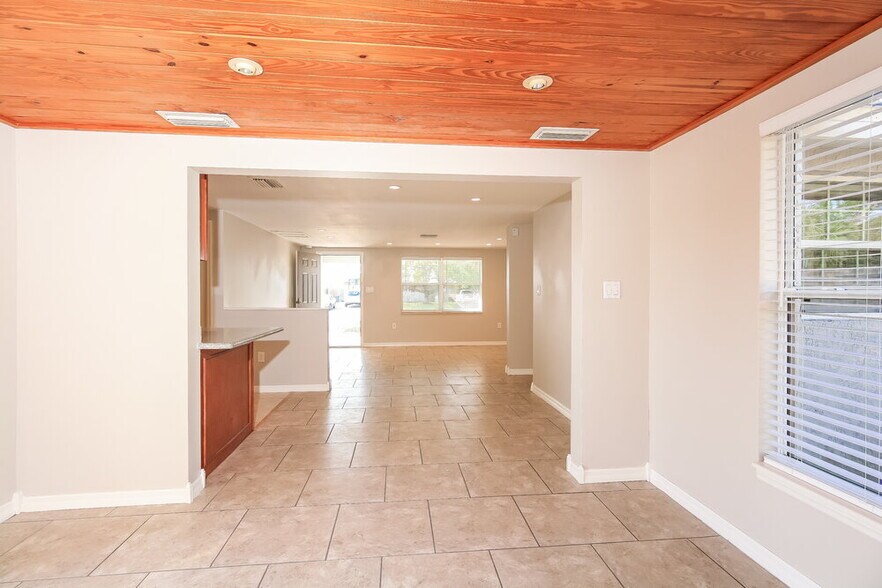 Building Photo - 10426 Syringa Ct