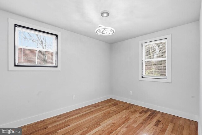 Building Photo - 1204 Trenton Pl SE