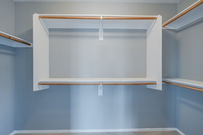 Building Photo - For Lease Beautifully Updated 4-bedroom, 2.5-Bathroom +Den, 1st Floor Office Gem, With a 2-car At...