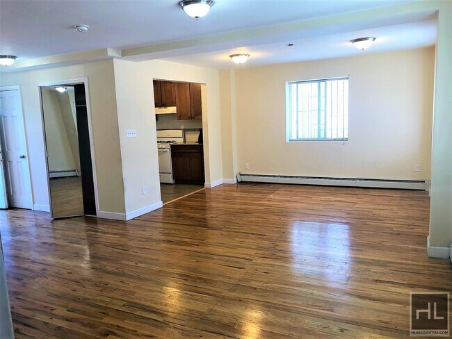 Building Photo - 869 E 95th St