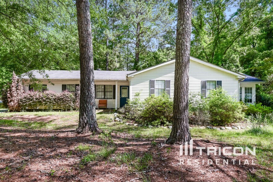 Primary Photo - 560 Windsor Dr SE