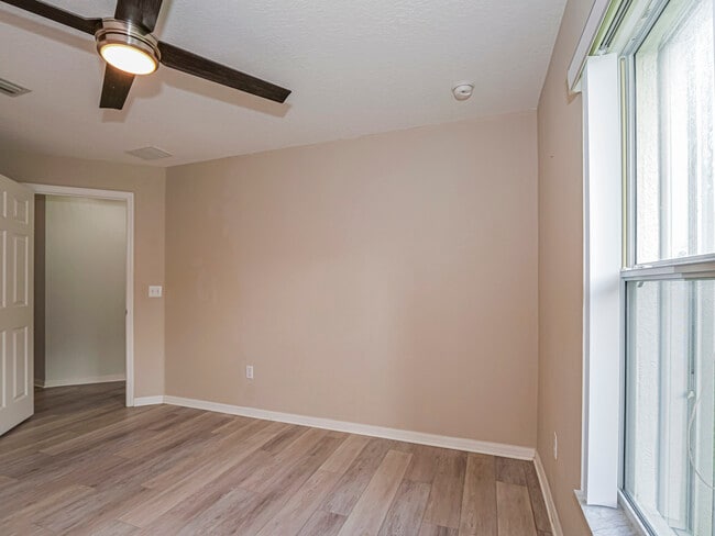 Building Photo - 105 Briarcliff Cir