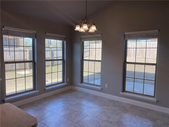 Building Photo - 3550 Macintosh Way