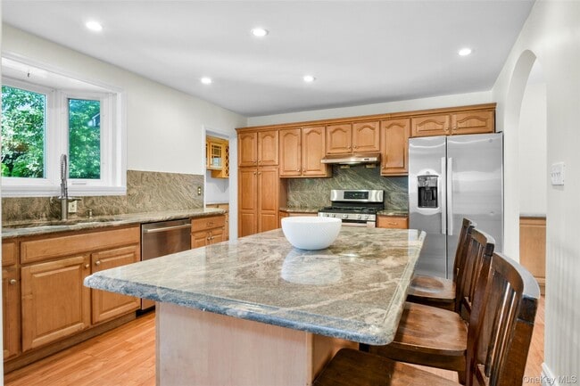 Building Photo - 506 Siwanoy Pl