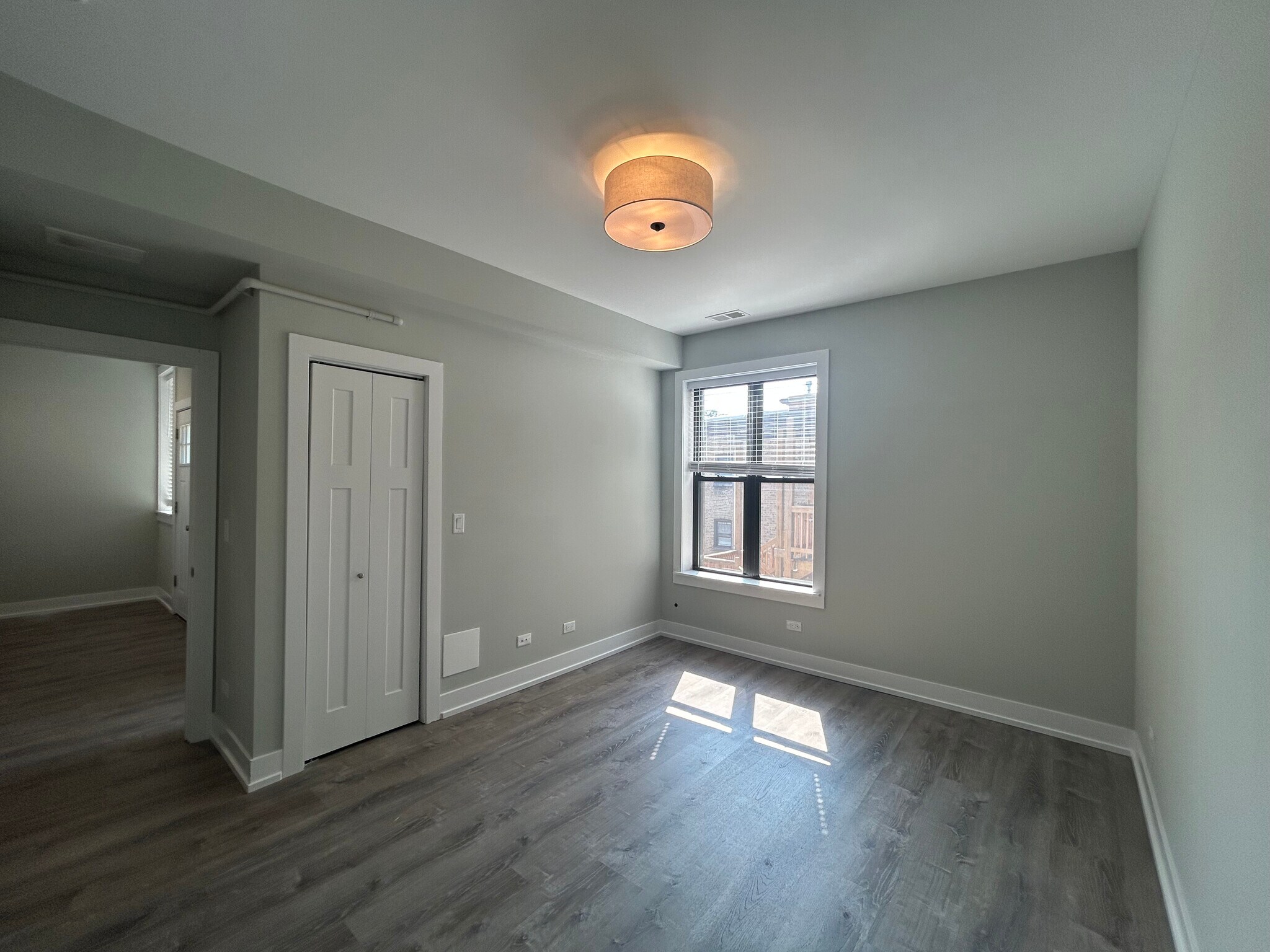 Building Photo - 1000 Crain St