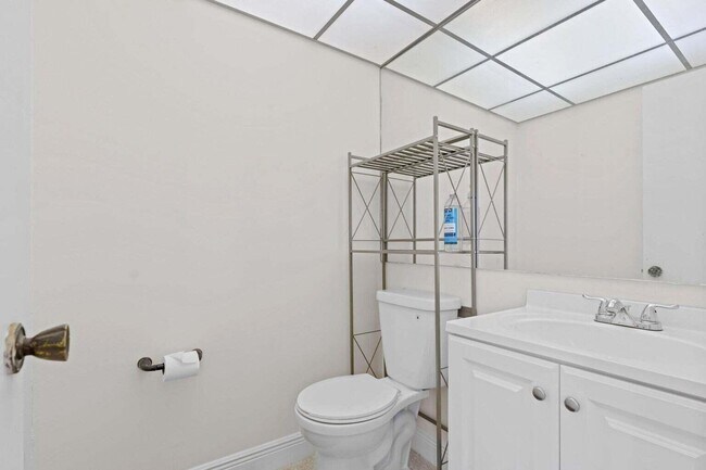 Building Photo - 601 Flanders N