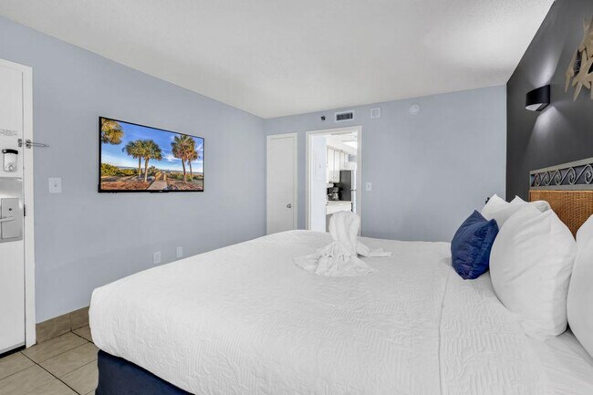 Building Photo - 647 N Creekside Dr