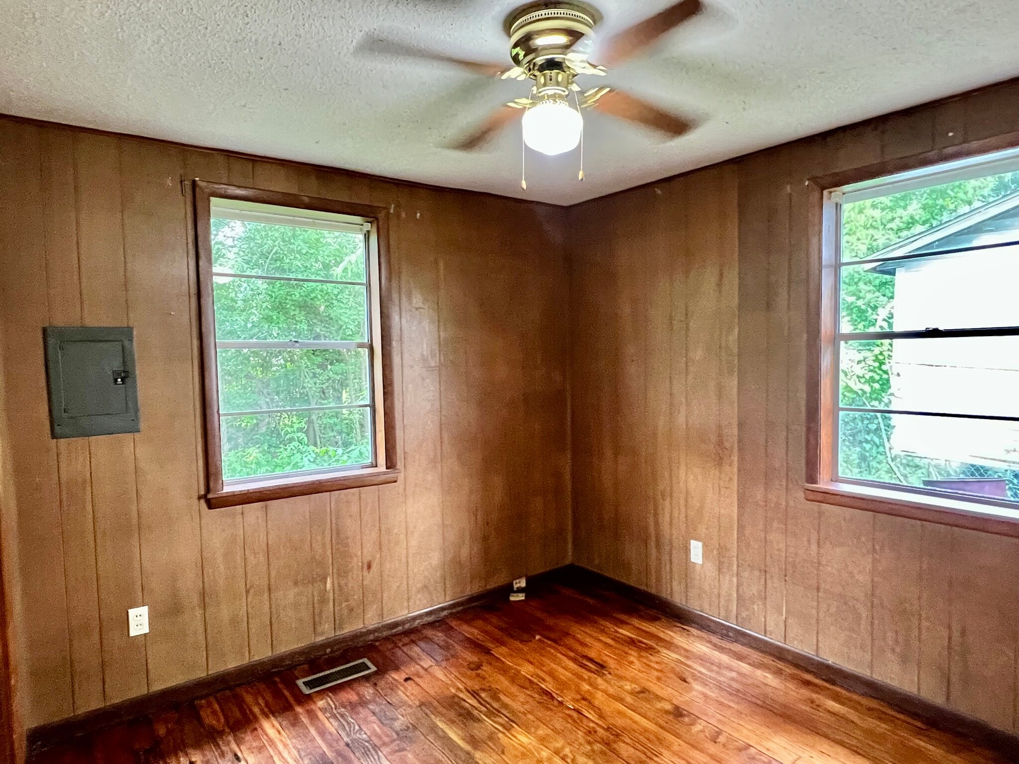 Building Photo - 619 W 3rd St