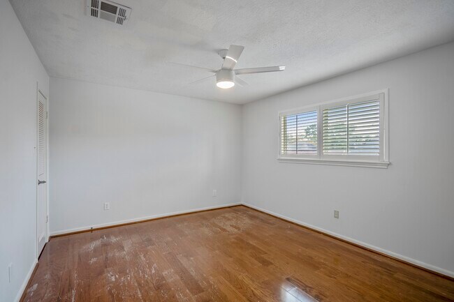 Building Photo - 16611 Brenton Oaks Dr