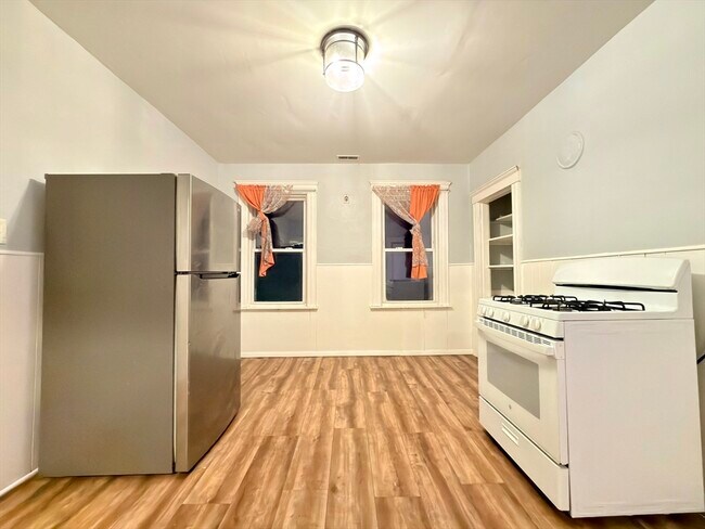 Building Photo - 90 Vernon St