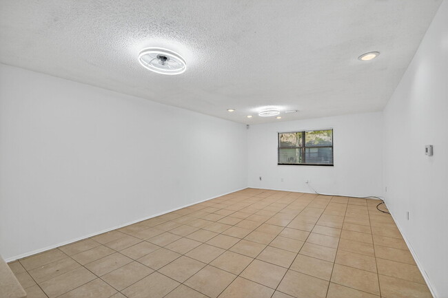 Building Photo - 270 Beaver Dam Ct