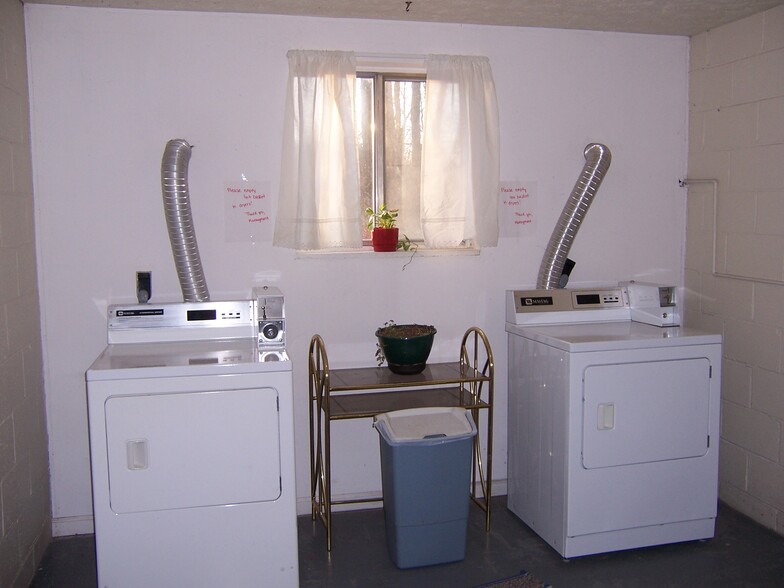 Building Photo - 5599 Wolfpen Pleasant Hill Rd