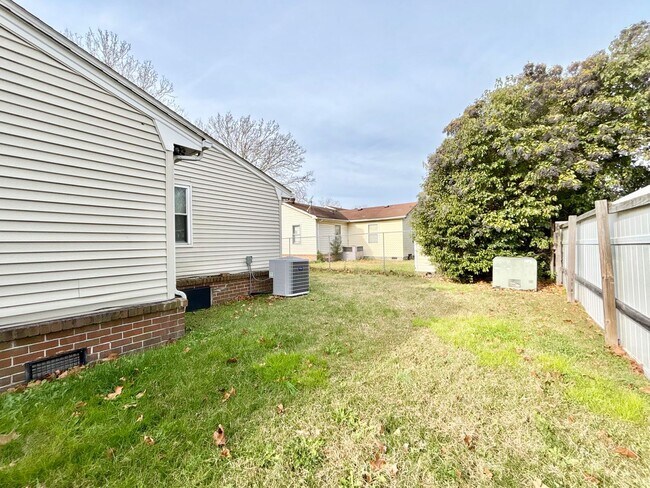 Building Photo - Cozy Brick Ranch in Norfolk!