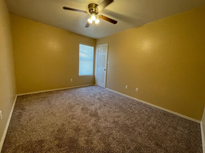 Building Photo - 5000 John David Dr