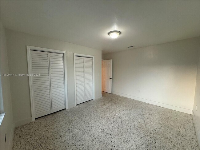Building Photo - 1760 SW 3rd St