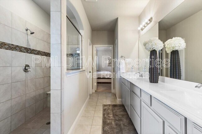 Building Photo - 7313 Willow Thorne Dr