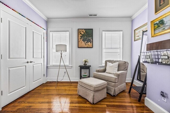 Building Photo - 472 E 8th St