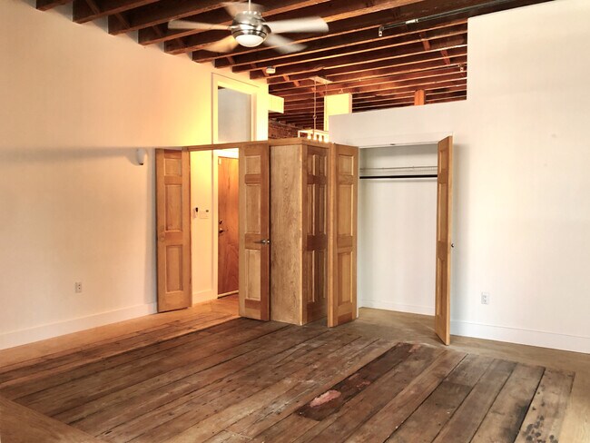 Building Photo - 2115 E Baltimore St
