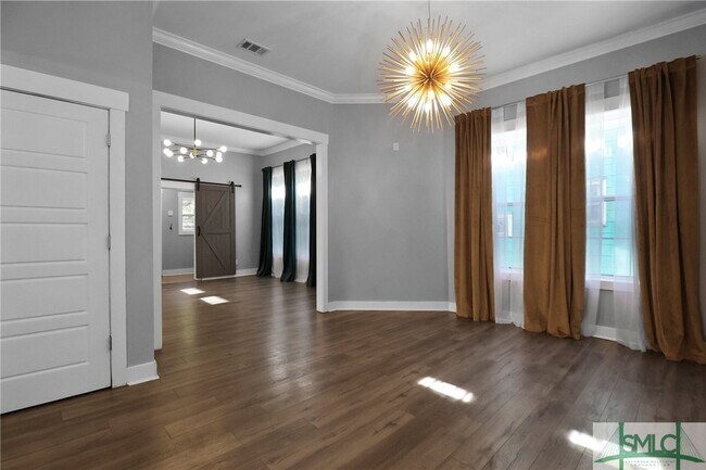 Building Photo - 608 W 37th St