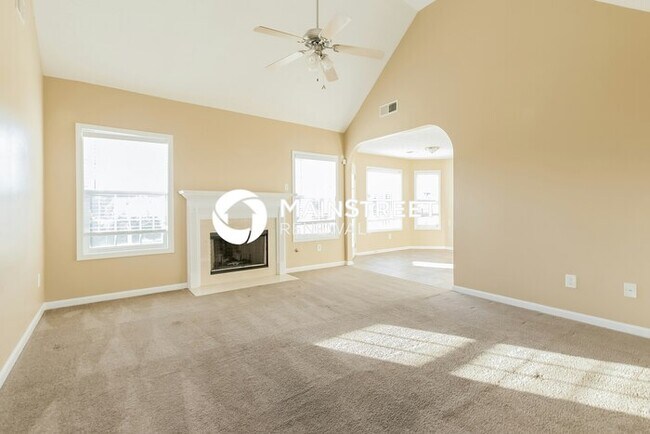 Building Photo - 3 Bedroom Pet-Friendly Home in Douglasville, GA with Main Street Renewal