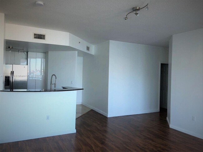 Building Photo - 7900 Harbor Island Dr