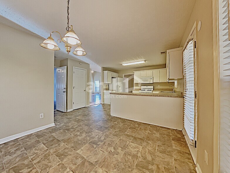 Building Photo - 312 Yarbrough Ct