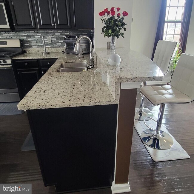 Building Photo - 2922 Glendale Ave