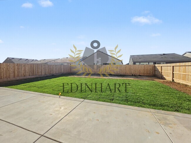 Building Photo - 1820 Klamath Rd S