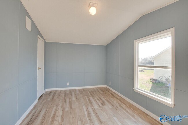 Building Photo - 156 Kinney Rd