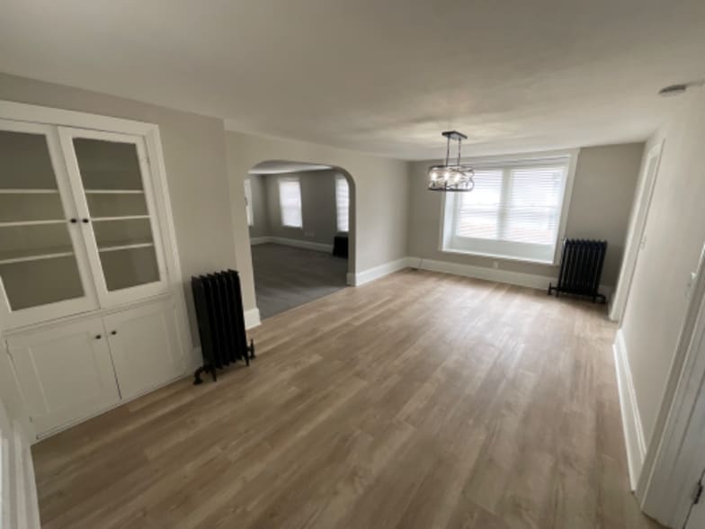 Building Photo - 28 E Schaaf Rd