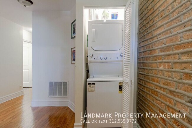 Building Photo - 4853 S Vincennes-Unit 205