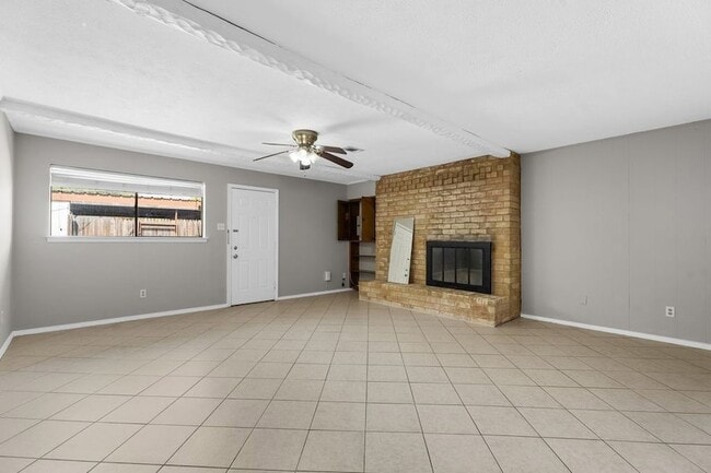 Building Photo - 15839 El Estado Dr