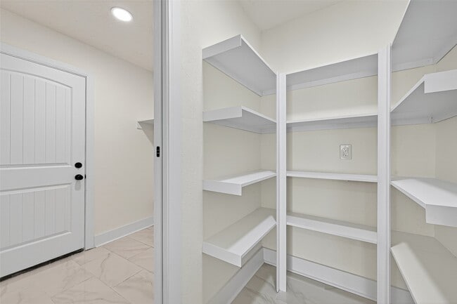 Building Photo - 3006 Golden Hills Ln