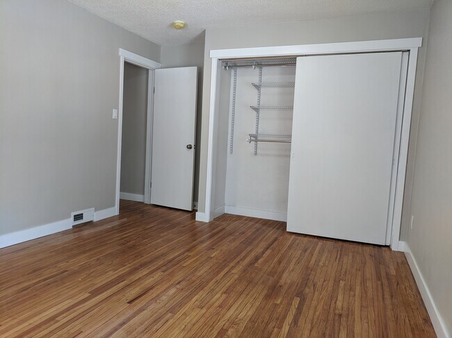 Building Photo - 1213 1st Ave NE