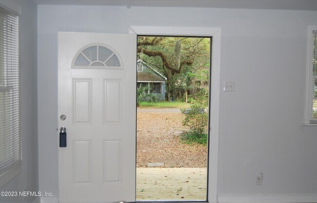 Building Photo - 2730 Apache Ave