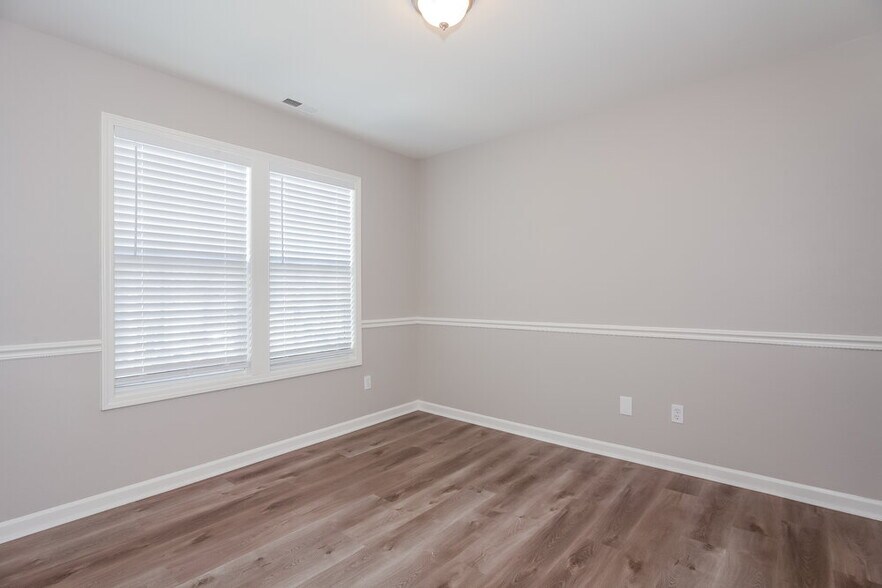 Building Photo - 2642 Oasis Ln