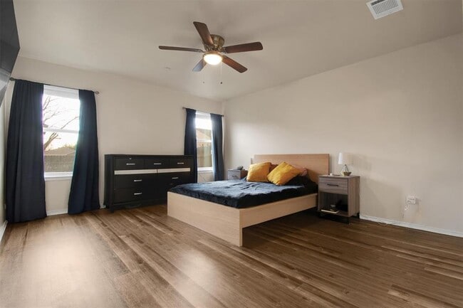 Building Photo - 18205 Topsail St