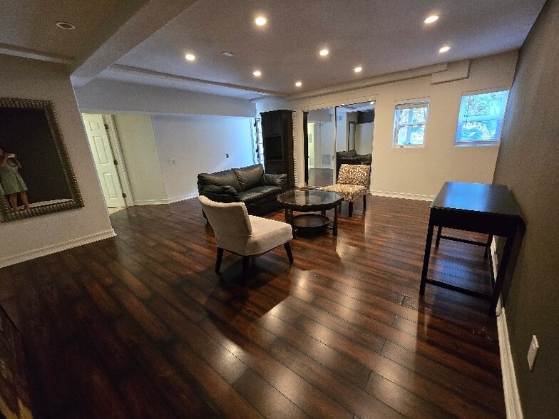 Building Photo - 3345 Oliphant St