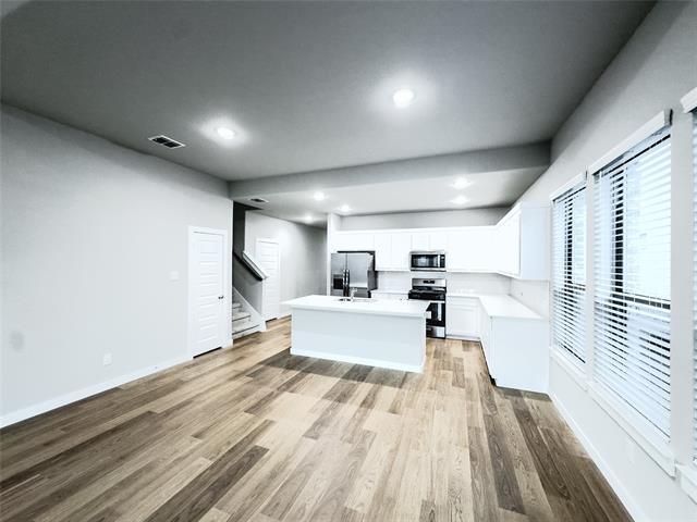 Building Photo - 566 Silver Spgs Ln