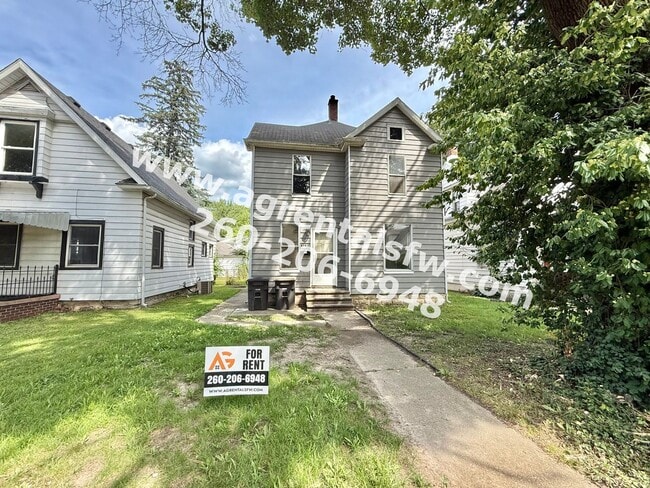 Primary Photo - 4 Bedroom Home - Section 8 OK!