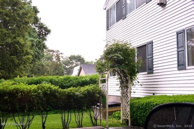 Building Photo - 141 Davis Ave