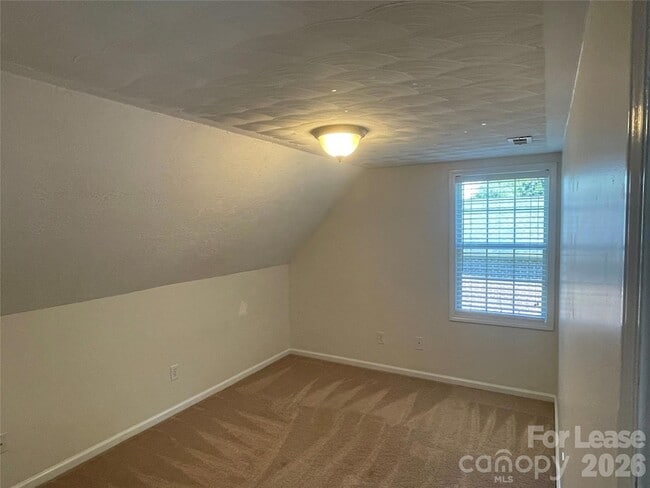 Building Photo - 23 44th Ave Pl NE