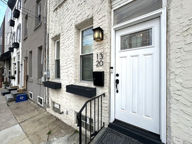 Building Photo - Stunning 4-Bedroom Townhome in the Heart of Fishtown! Available NOW!