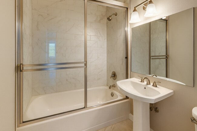 Building Photo - 7 Bed 3 Bath House on Tipton- Great for Big Groups!!