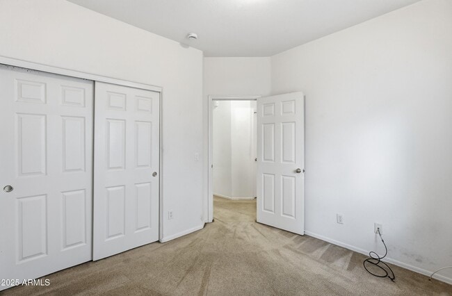 Building Photo - 14568 W Crocus Dr