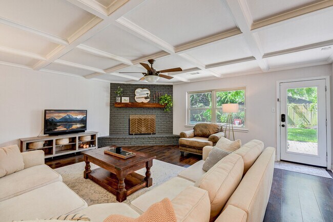 Building Photo - 10707 Piping Rock Ln